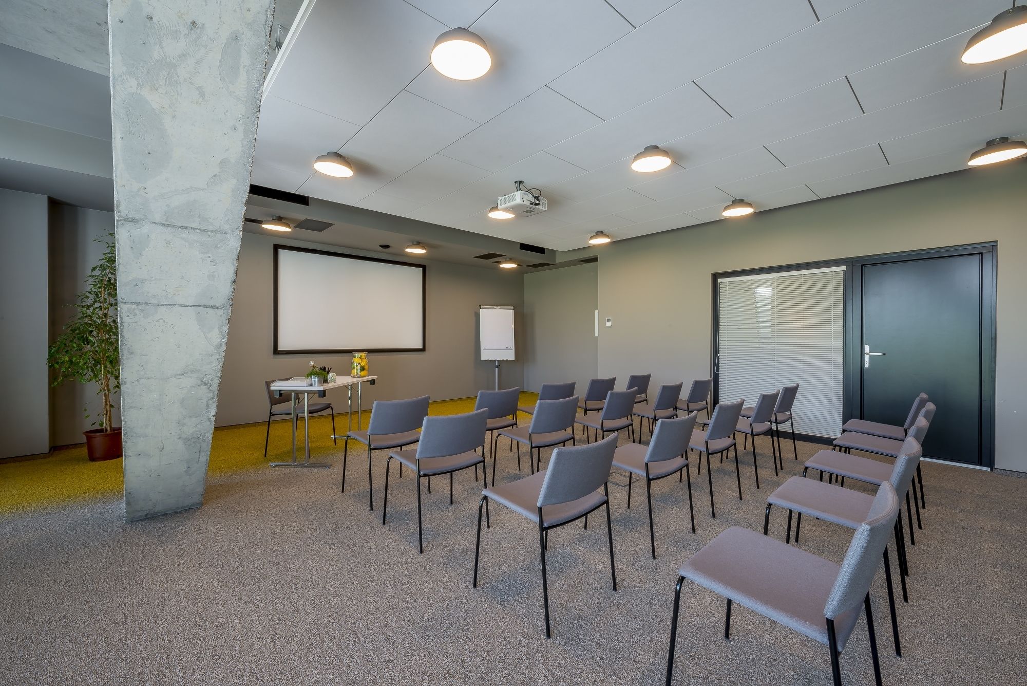 Urbihop Hotel Vilnius Bagian luar foto