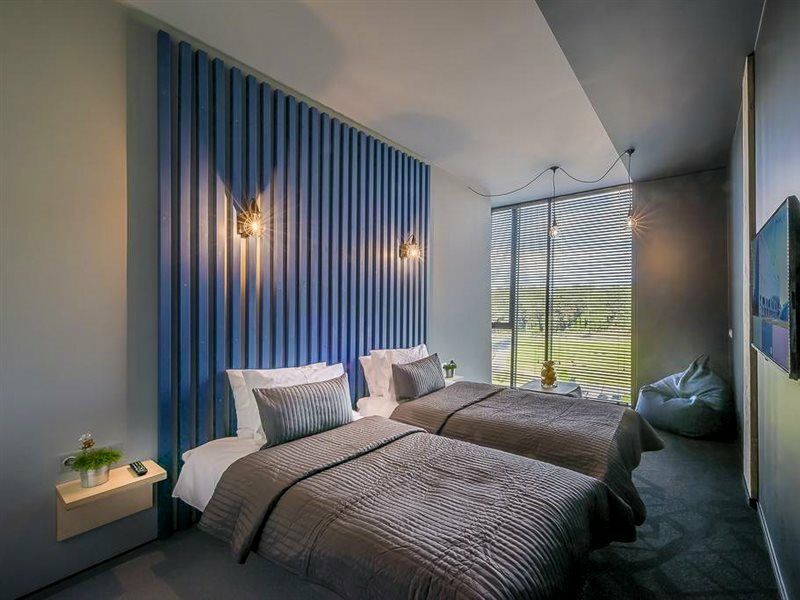 Urbihop Hotel Vilnius Bagian luar foto